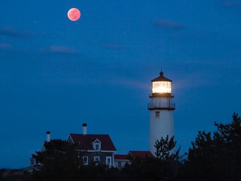 eclipse-lighthouse