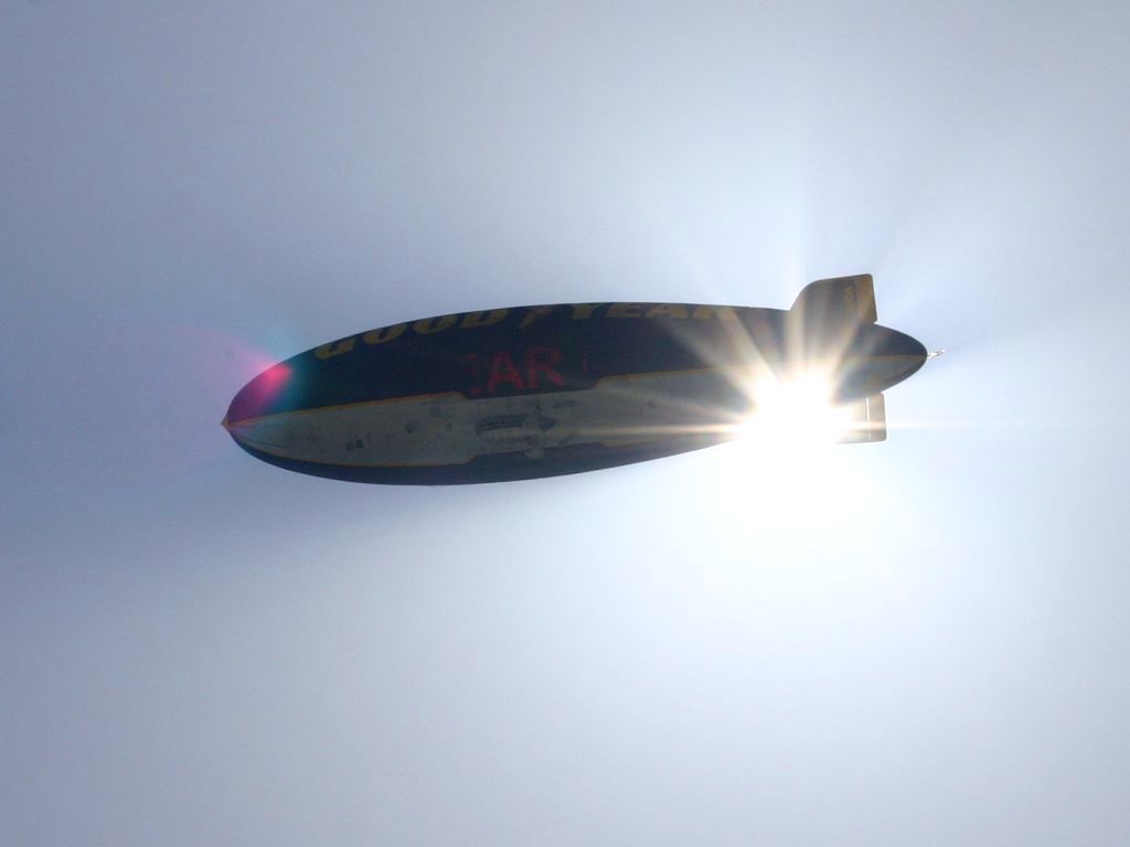 http://capnbob.us/blog/wp-content/uploads/2007/08/solar-diamond-blimp.jpg