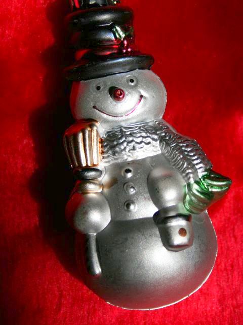 http://capnbob.us/blog/wp-content/uploads/2007/12/snowman.jpg