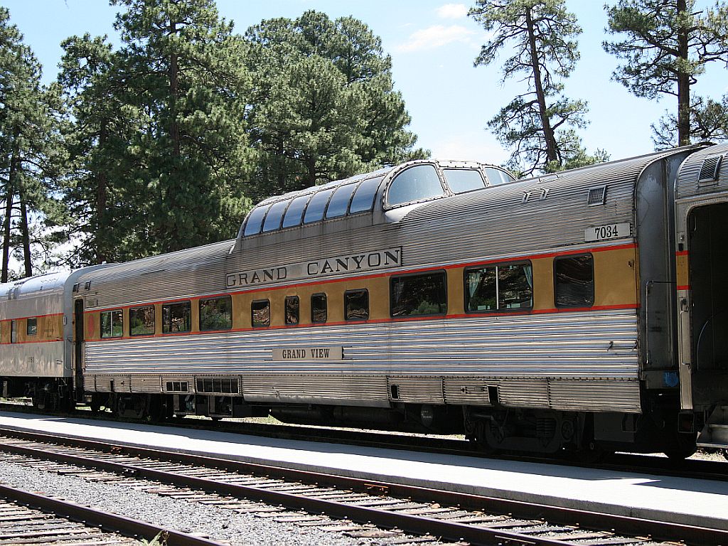 http://capnbob.us/blog/wp-content/uploads/2008/07/canyon-train.jpg