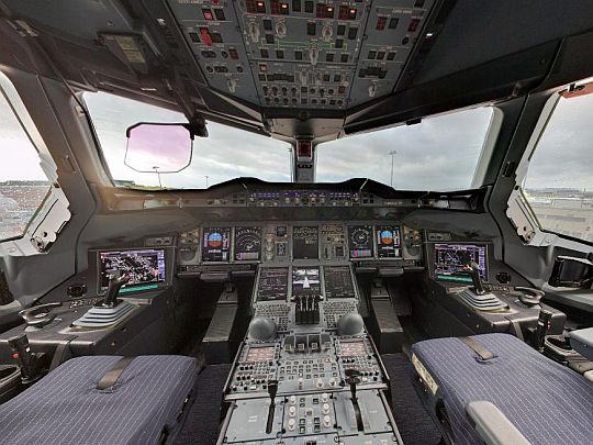 a380 cockpit view