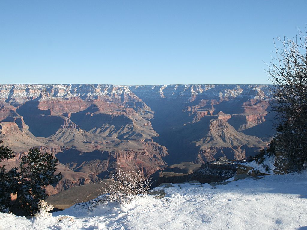 http://capnbob.us/blog/wp-content/uploads/2009/06/canyon-snow.jpg