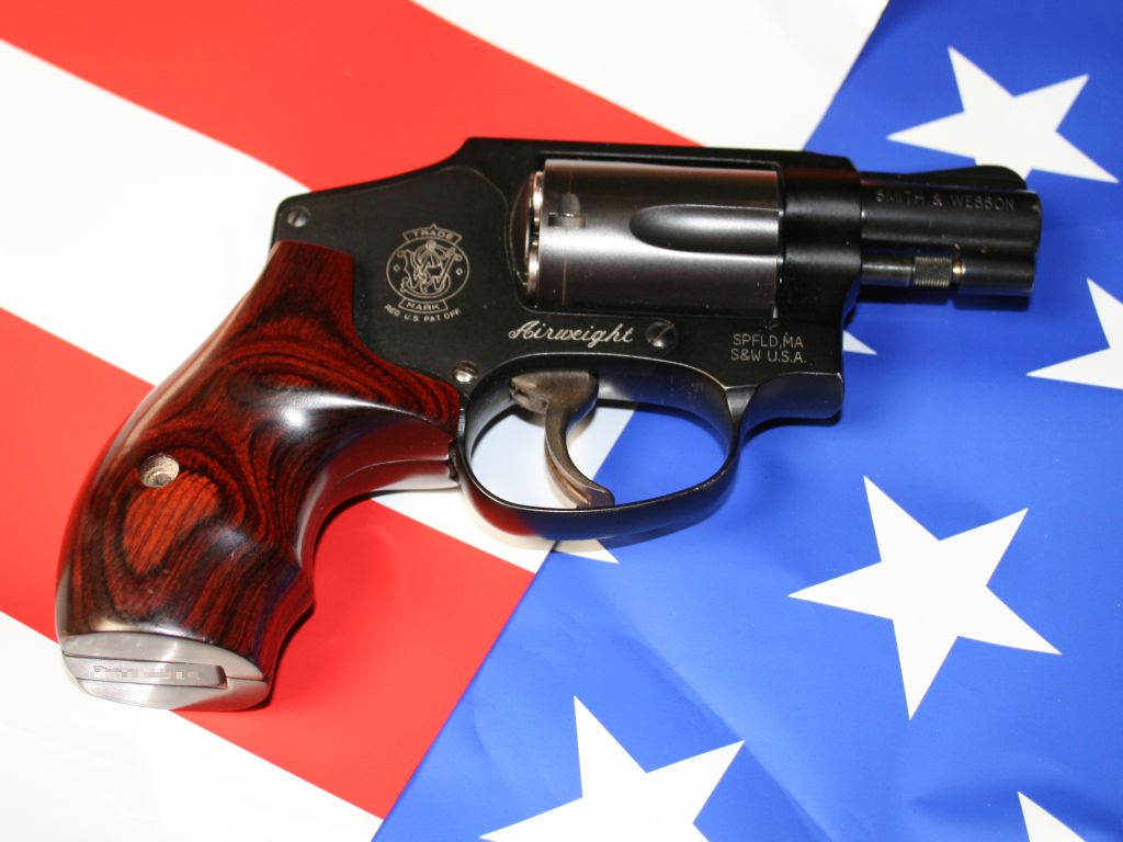 http://capnbob.us/blog/wp-content/uploads/2009/07/patriot-pistol.jpg