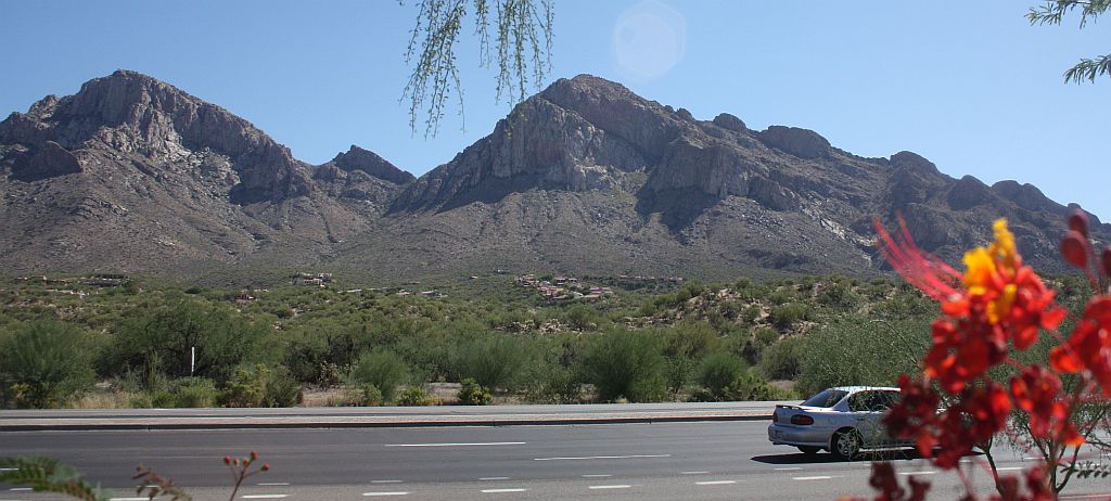 http://capnbob.us/blog/wp-content/uploads/2009/10/catalina-mountains.jpg