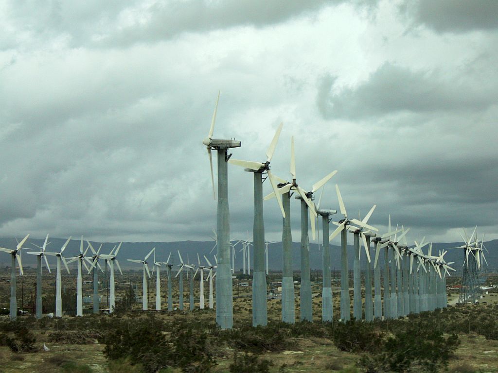 http://capnbob.us/blog/wp-content/uploads/2010/01/wind-farm.jpg