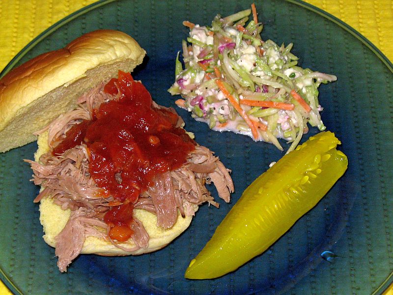 http://capnbob.us/blog/wp-content/uploads/2010/02/pulled-pork.jpg