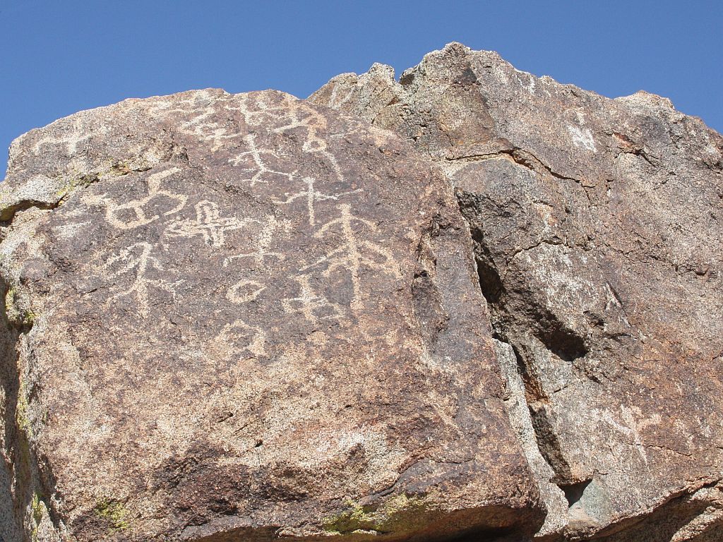 http://capnbob.us/blog/wp-content/uploads/2011/04/petroglyphs.jpg