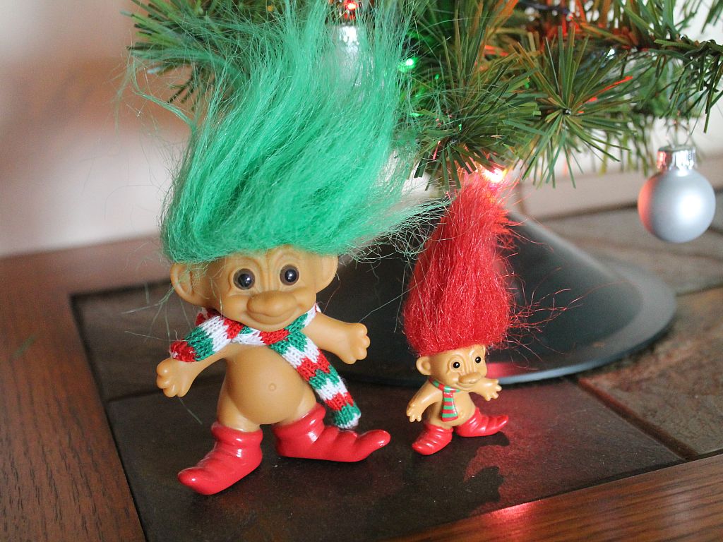 http://capnbob.us/blog/wp-content/uploads/2013/12/christmas-trolls.jpg