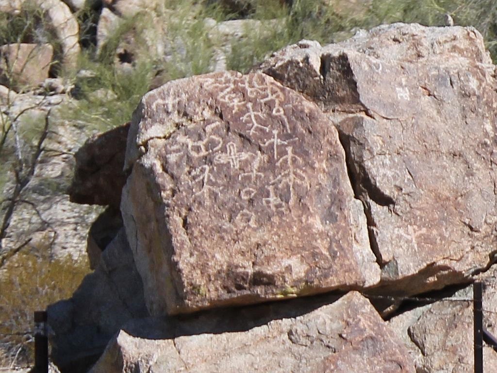 http://capnbob.us/blog/wp-content/uploads/2015/10/ancient-roadside-petroglyphs.jpg