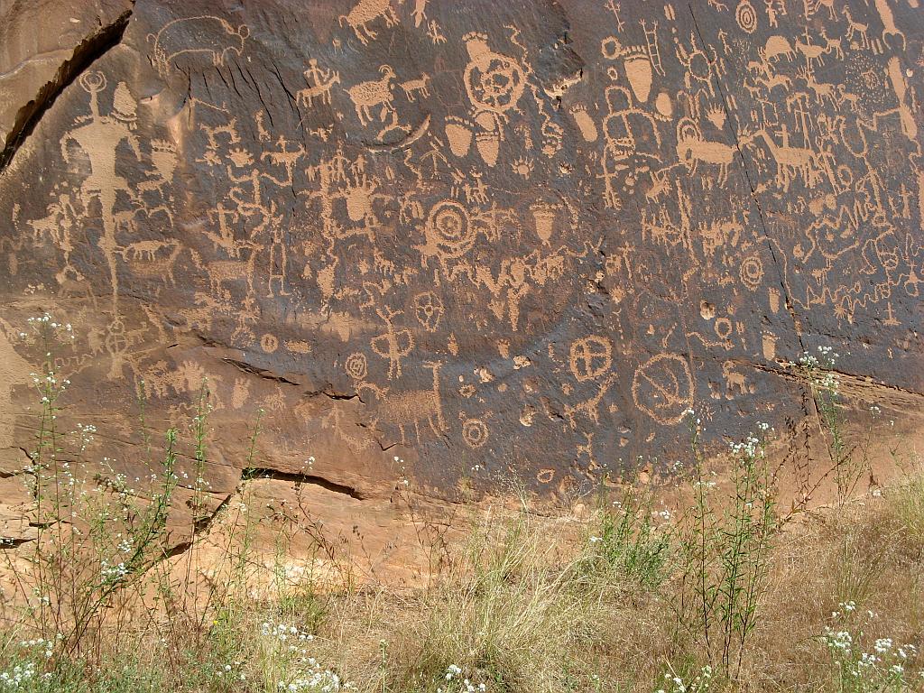 http://capnbob.us/blog/wp-content/uploads/2016/07/20080721-newspaper-rock-petroglyphs-canyonlands-np.jpg