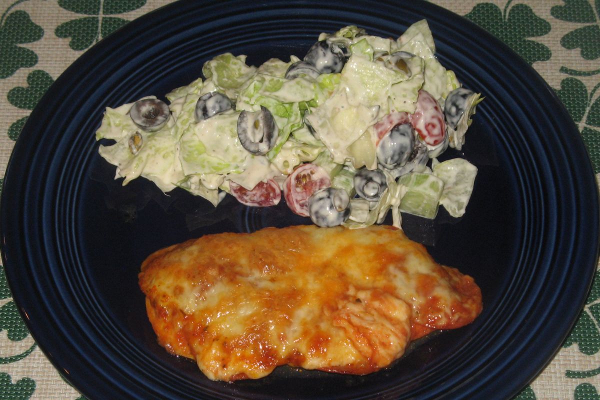 http://capnbob.us/blog/wp-content/uploads/2022/08/20220430-pizza-chix-and-salad.jpg