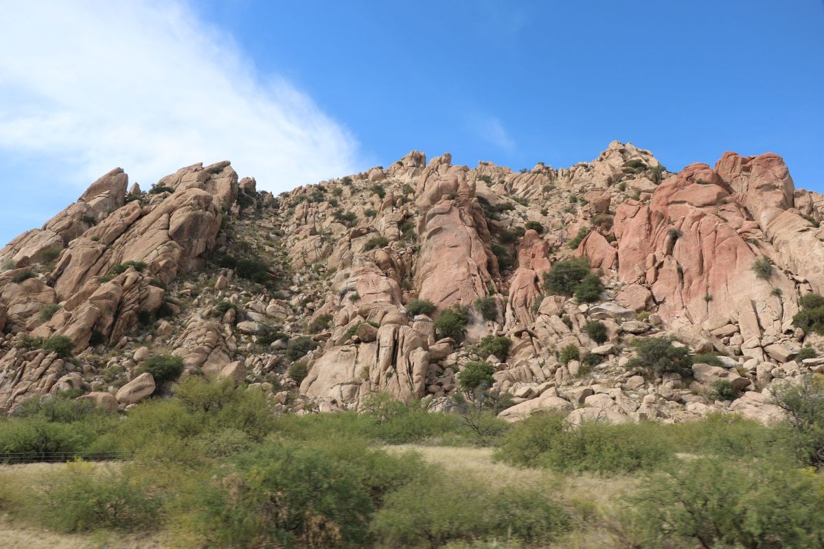 http://capnbob.us/blog/wp-content/uploads/2023/10/20231021-roadside-rock-formations-1.jpg