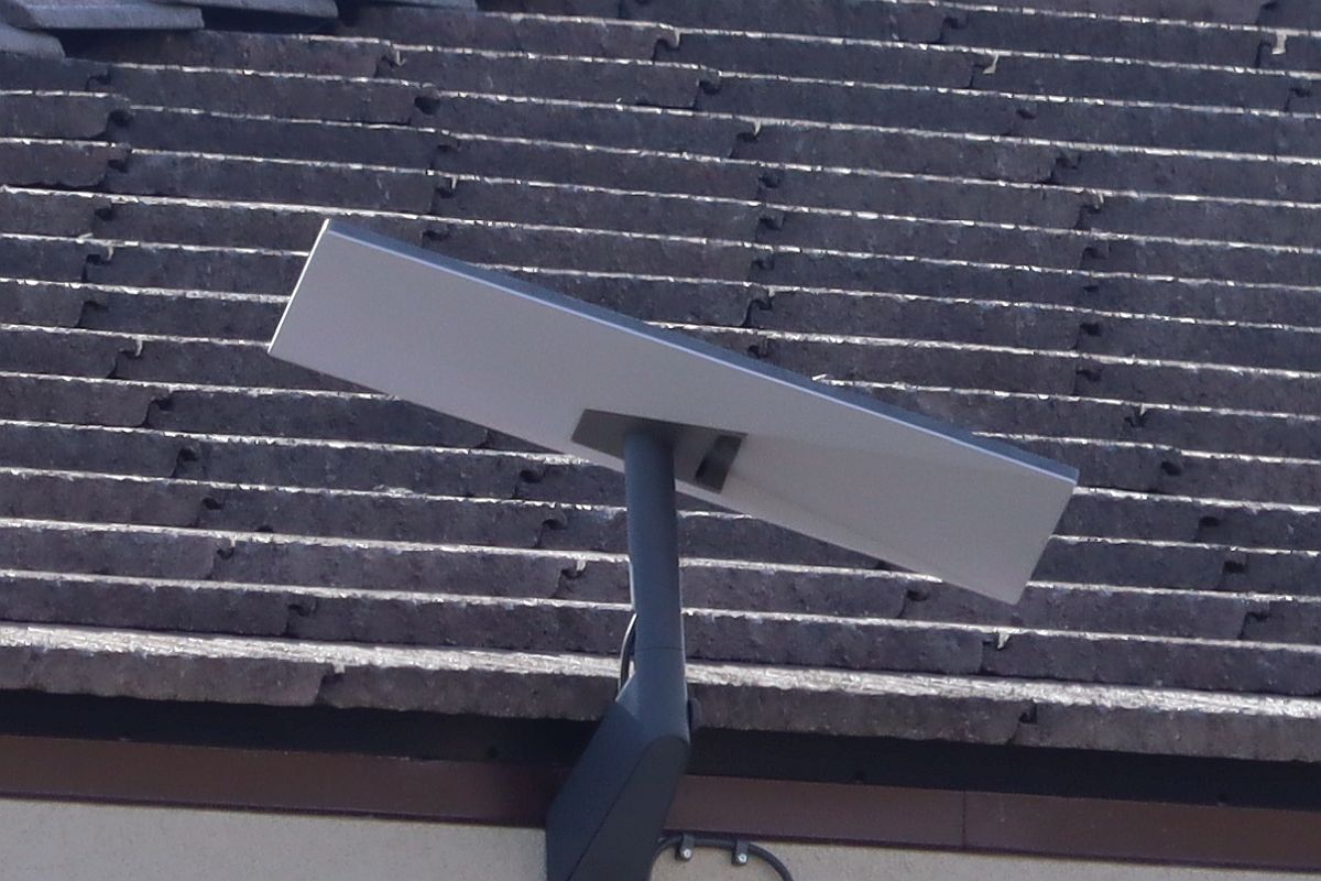 http://capnbob.us/blog/wp-content/uploads/2026/08/20260820-neighbors-starlink-antenna.jpg